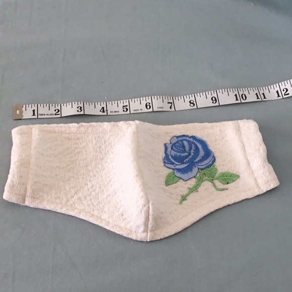 Cream Face Mask W/ Blue Rose & Elastic 2 layers - Picture 6 of 8